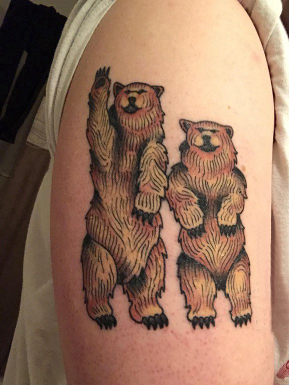 点击大图看下一张：熊纹身 女生手臂上熊纹身图案