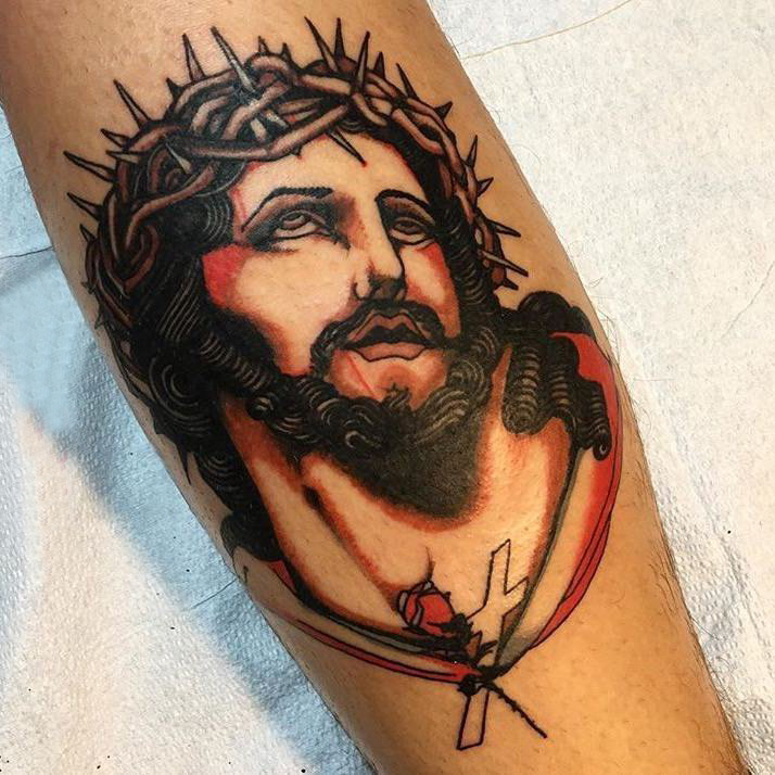 点击大图看下一张：耶稣纹身 男生手臂上彩色的耶稣纹身图片
