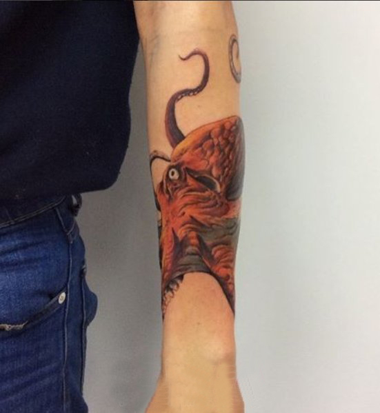 点击大图看下一张：章鱼纹身图案 女生手臂上章鱼纹身图案