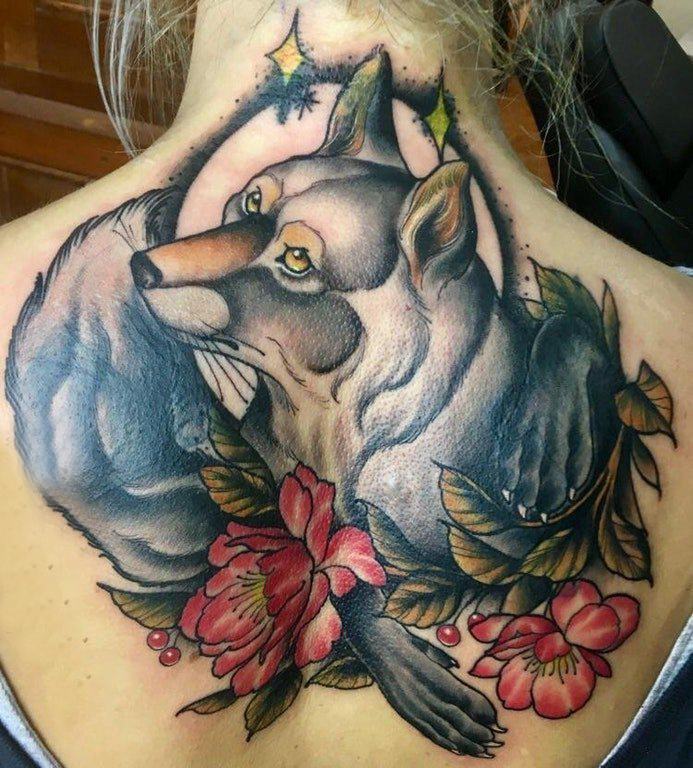 点击大图看下一张：百乐动物纹身 女生背部动物纹身图片