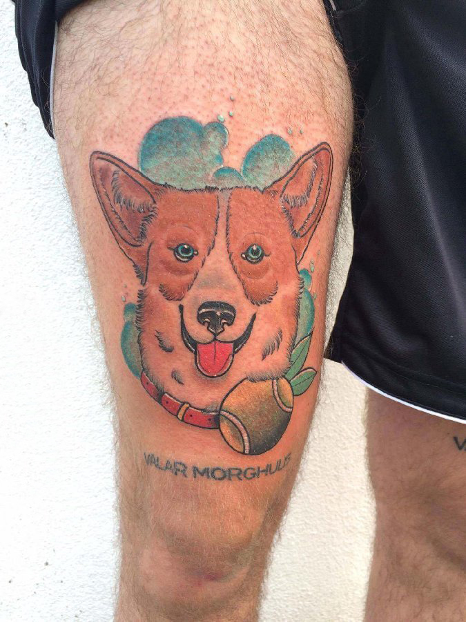 点击大图看下一张：大腿纹身男 男生大腿上英文和小狗纹身图片
