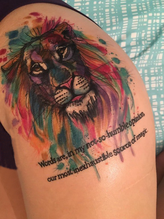 点击大图看下一张：狮子头纹身 女生大腿上狮子头纹身图片