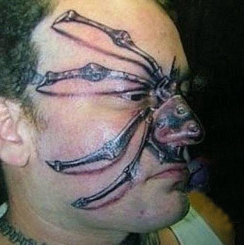 点击大图看下一张：脸部纹身图案 男生脸部黑色的蜘蛛纹身图片