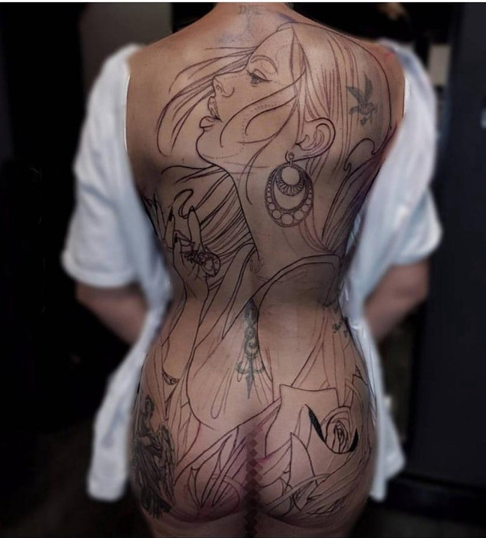 点击大图看下一张：女生人物纹身图案 女生背部女性人物纹身图案