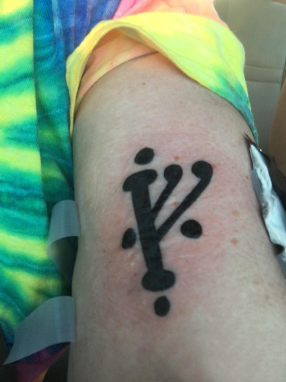 点击大图看下一张：纹身符号 女生手臂上符号纹身图片