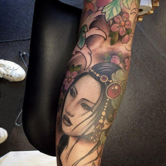 点击大图看下一张：纹身女艺妓 多款简单线条纹身素描日本艺妓纹身图案