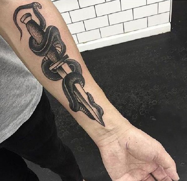 点击大图看下一张：纹身蛇魔 多款简单线条纹身黑色蛇纹身图案