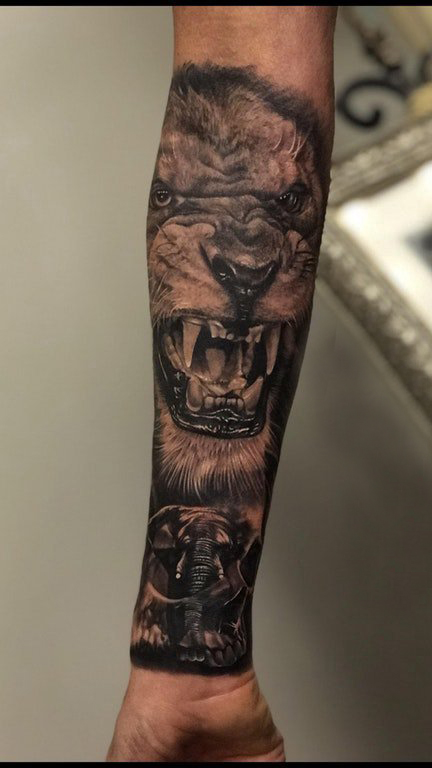 点击大图看下一张：唐狮子纹身 男生手臂上唐狮子纹身图片