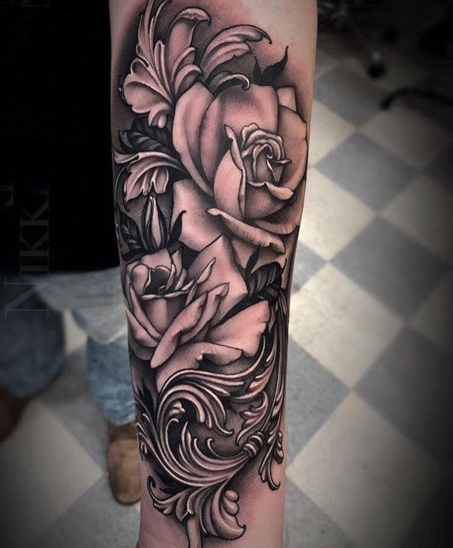 点击大图看下一张：纹身点刺技巧 男生手臂上娇艳的玫瑰纹身图片