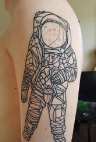 宇航员纹身图案 男生手臂上宇航员纹身图片