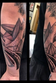 鲨鱼纹身图 男生手臂上鲨鱼纹身图片