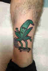 大麻叶子纹身 男生小腿上彩色的大麻叶子纹身图片