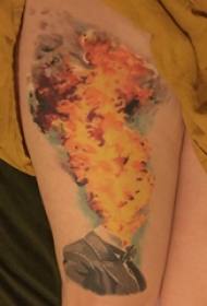 大腿纹身传统 女生大腿上人物和火焰纹身图片