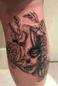 欧美小腿纹身 男生小腿上花朵和面具纹身图片