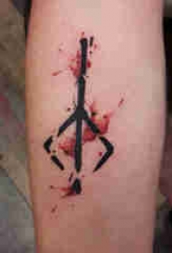 泼墨纹身素材 男生手臂上彩绘的几何纹身图片
