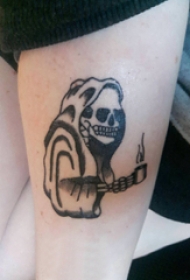 纹身点刺技巧 男生小腿上黑色的骷髅纹身图片
