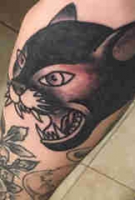 手臂纹身素材 男生手臂上黑色的豹子纹身图片
