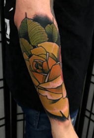 花朵纹身 女生手臂上彩色花朵纹身图案