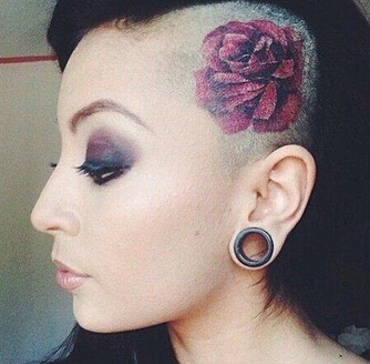 点击大图看下一张：女生头部精美纹身