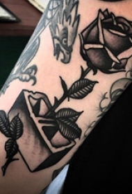 纹身 小玫瑰 女生手臂上欧美玫瑰纹身图片