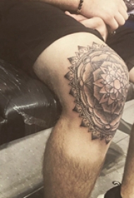 梵花纹身 男生膝盖上梵花纹身图片