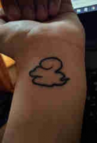 云朵纹身图片 女生手腕上云朵纹身图片