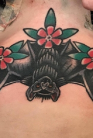 纹身蝙蝠 女生肋上蝙蝠纹身图片