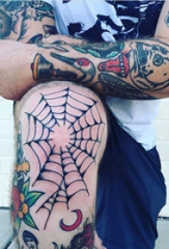 蜘蛛网纹身图案 男生小腿上黑色的蜘蛛网纹身图片