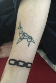 几何元素纹身 女生手臂上黑色的独角兽纹身图片