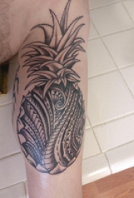 抽象线条纹身 男生小腿上黑色的菠萝纹身图片