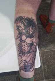欧美小腿纹身 男生小腿上黑色的人物肖像纹身图片