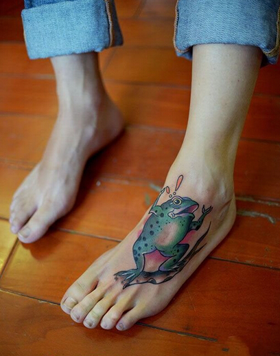 点击大图看下一张：创意动物脚部纹身