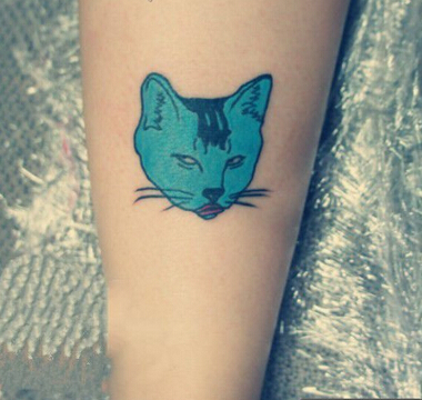 点击大图看下一张：色彩猫咪脚部纹身