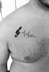 纹身胸部男 男生胸部心电图和音符纹身图片