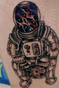 宇航员纹身图案 男生小腿上星球和宇航员纹身图片