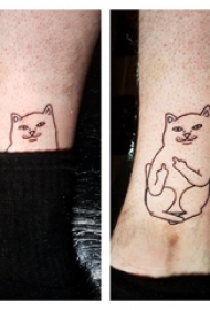 极简线条纹身 男生小腿上黑色的猫咪纹身图片