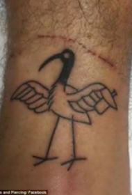 仙鹤纹身 男生小腿上黑色的鹤纹身图片