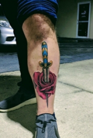 匕首纹身图案 男生小腿上匕首纹身图案