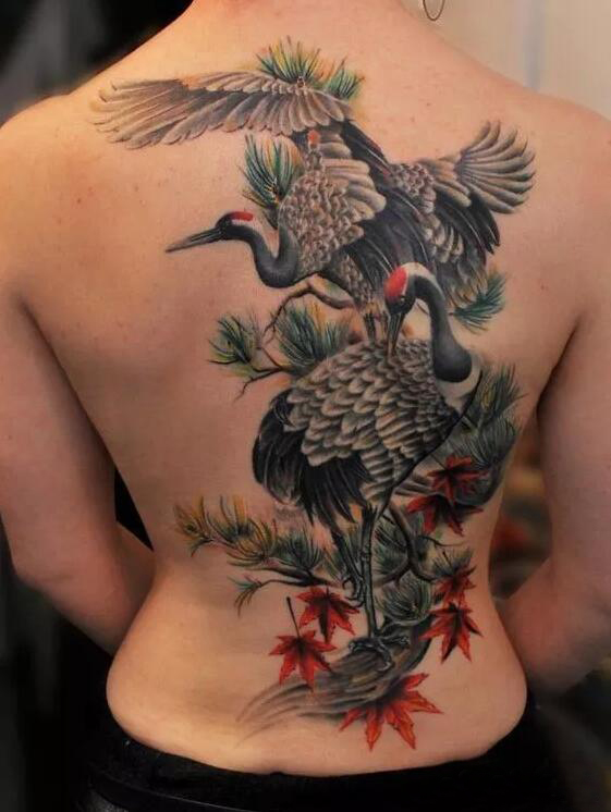 点击大图看下一张：多款精美的传统仙鹤白鹤纹身图案