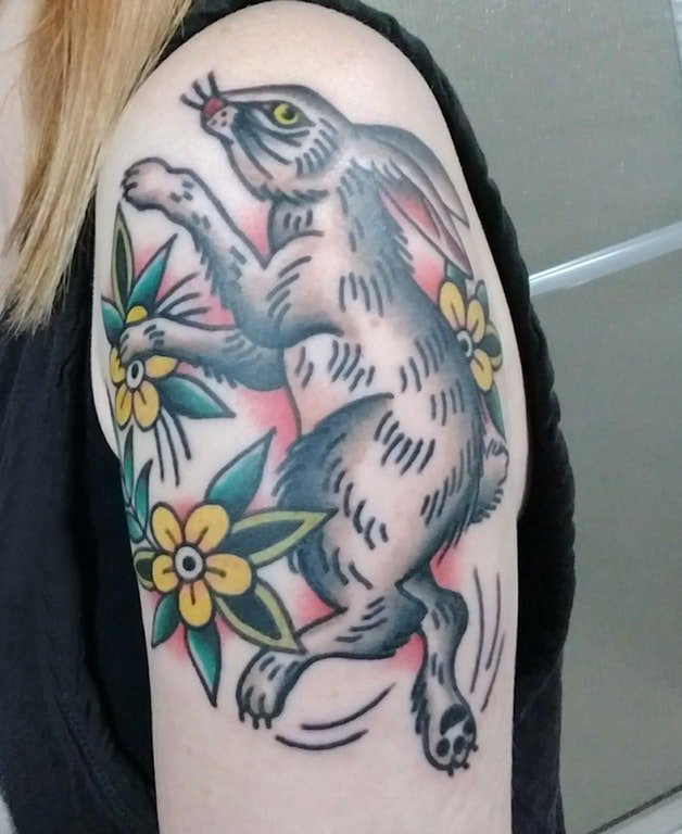 点击大图看下一张：兔子纹身图案 女生手臂上兔子纹身图案