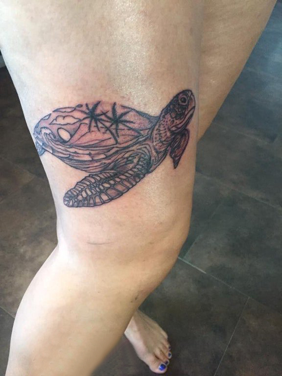 点击大图看下一张：乌龟纹身图案 女生大腿上乌龟纹身图案