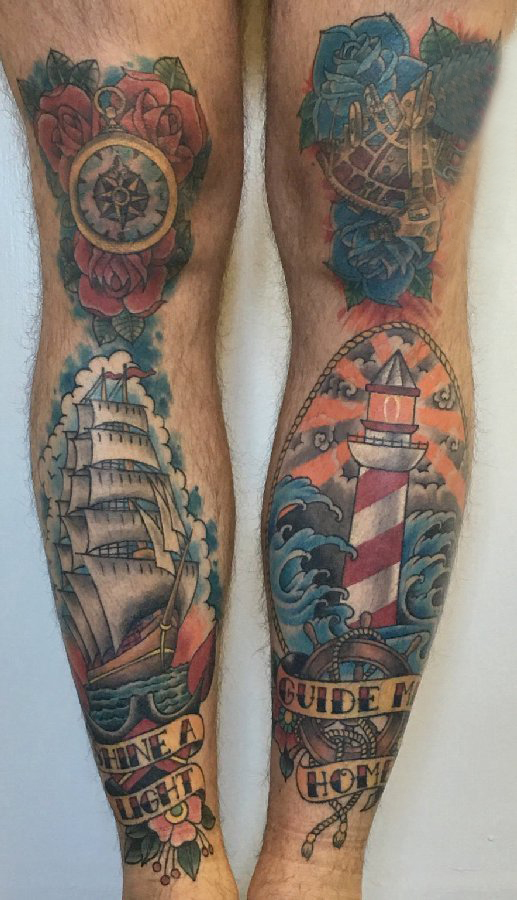 点击大图看下一张：腿部纹身 男生小腿上帆船和灯塔纹身图片