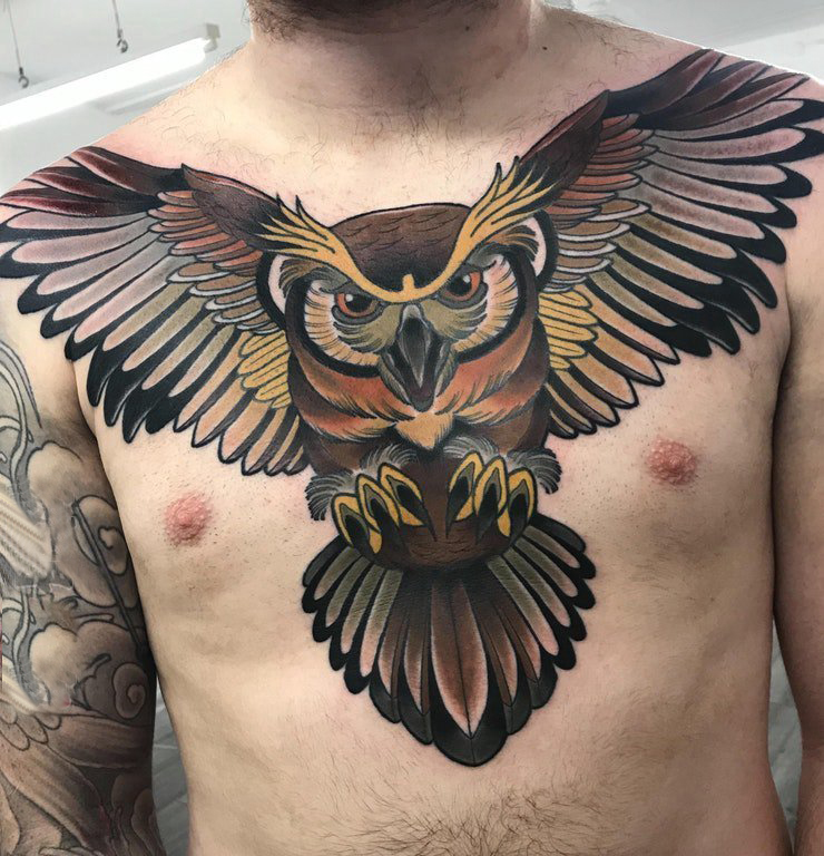 点击大图看下一张：纹身猫头鹰 男生胸部猫头鹰纹身图片