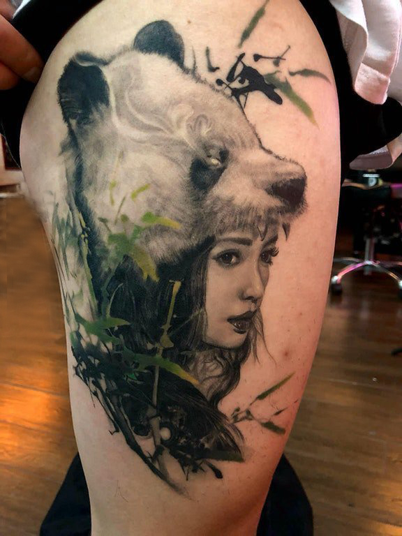 点击大图看下一张：熊猫纹身图 女生大腿上熊猫纹身图片