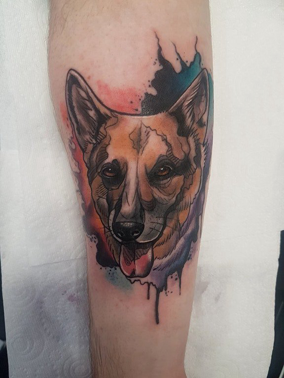 点击大图看下一张：小狗纹身图片 男生小腿上小狗纹身图片