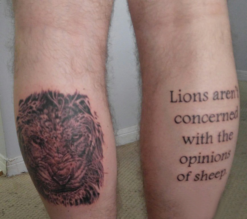 点击大图看下一张：英文短句纹身 男生小腿上英文短句纹身图片