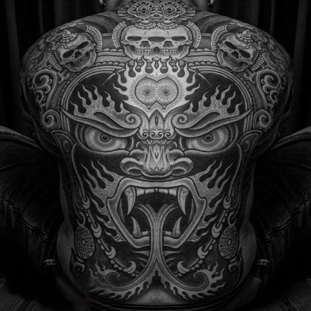 点击大图看下一张：背部纹身图案 多款黑灰纹身点刺技巧背部纹身图案