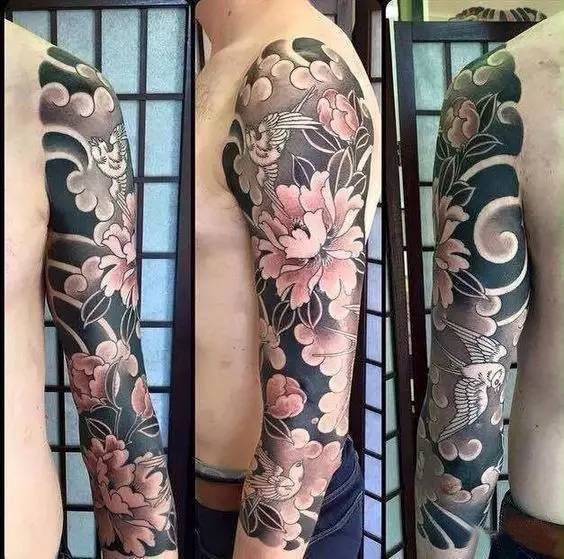 点击大图看下一张：日式彩绘花臂让你一眼沦陷