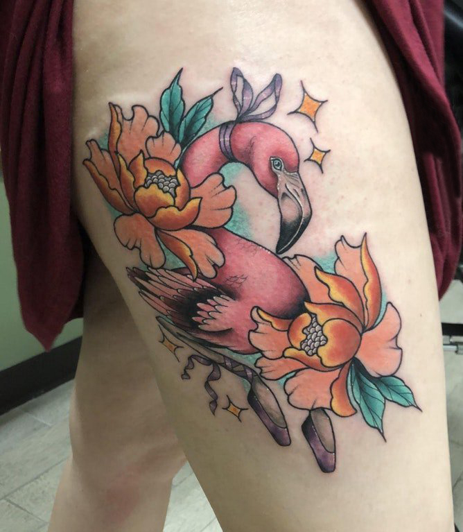点击大图看下一张：大腿纹身传统 女生大腿上花朵和动物纹身图片