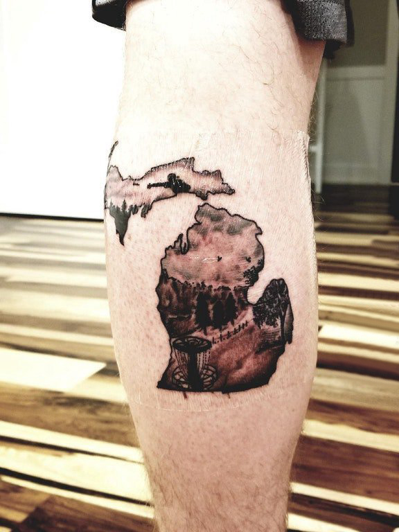 点击大图看下一张：地图纹身 男生腿上创意的地图纹身图片